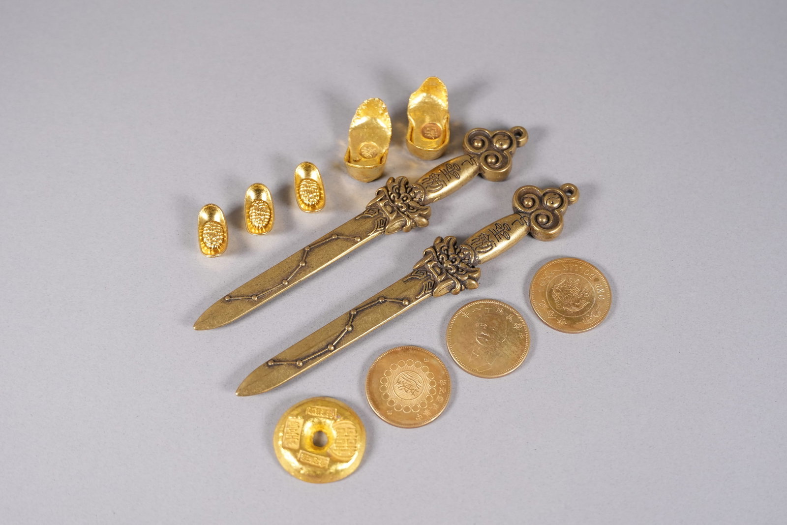 Lots Chinese fine items ungraded: Lots Chinese fine items ungraded. We do not guarantee its material, carving, engravings or grading. All sales are final, condition selling it as is. No return.