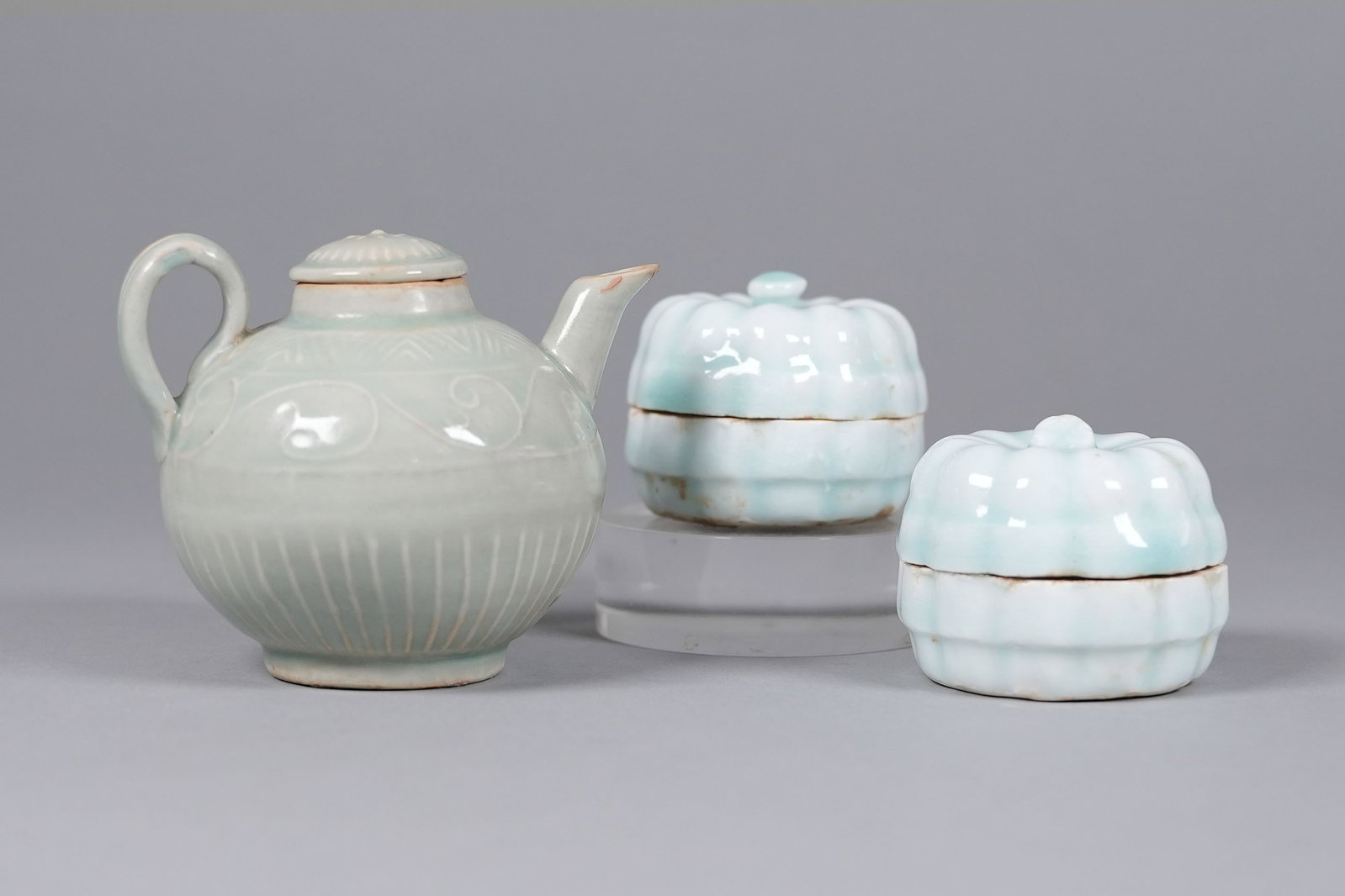 Lots Chinese fine porcelains: Lots Chinese fine porcelains. Largest H: 3.3" x W: 4.2."