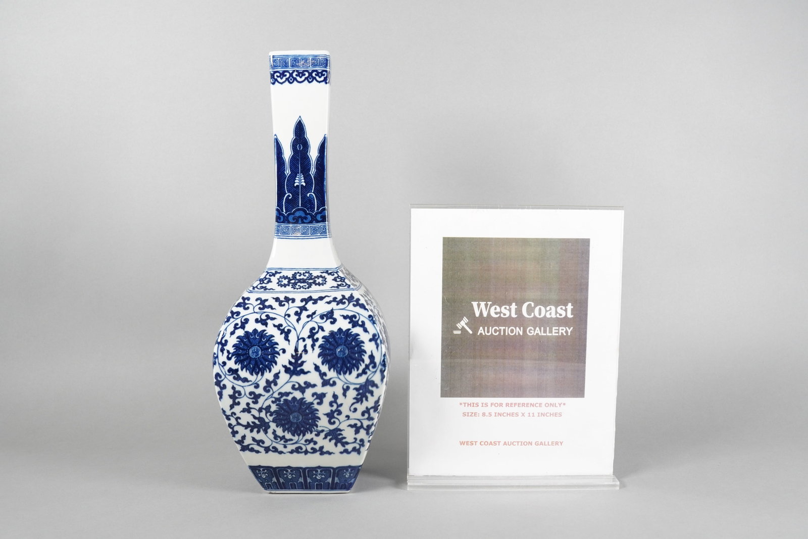 Chinese fine b/w vase - 2
