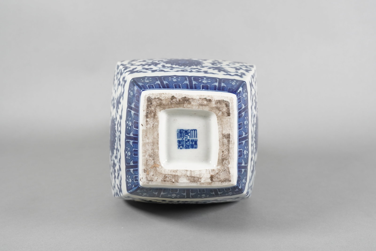 Chinese fine b/w vase - 4