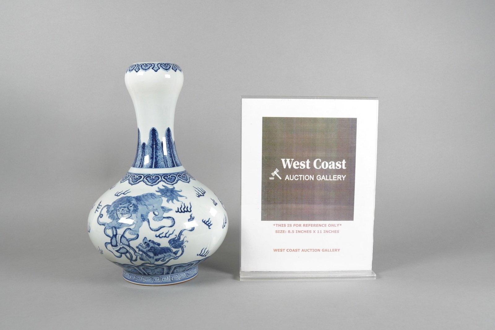 Chinese fine b/w vase - 2