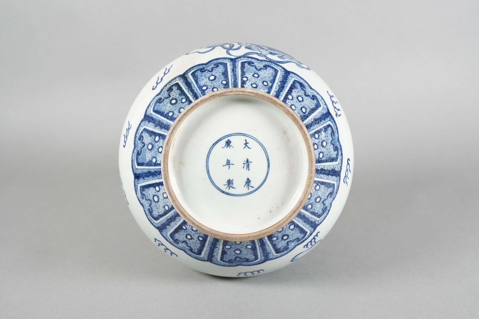 Chinese fine b/w vase - 4