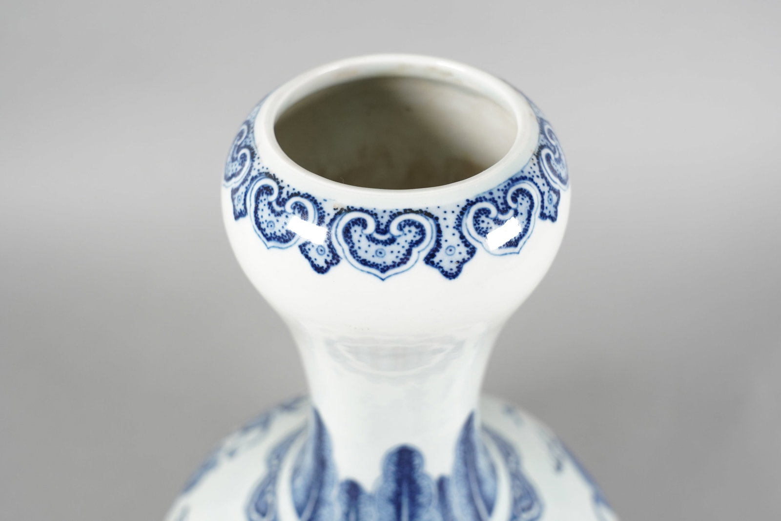 Chinese fine b/w vase - 6