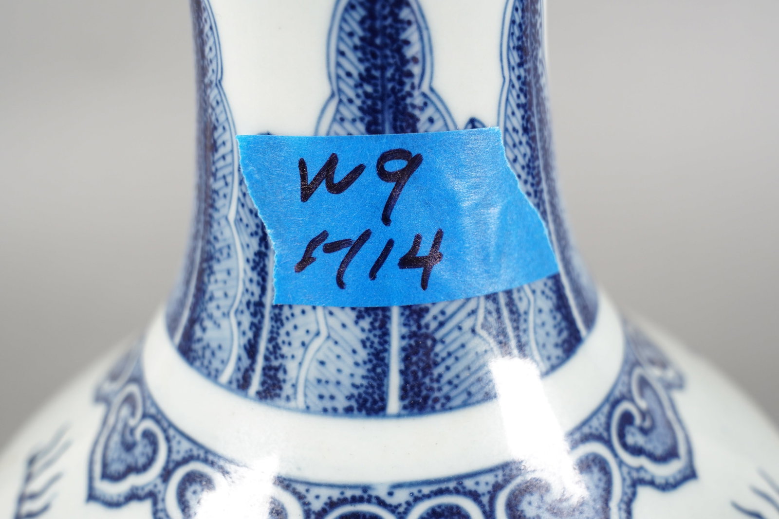 Chinese fine b/w vase - 7