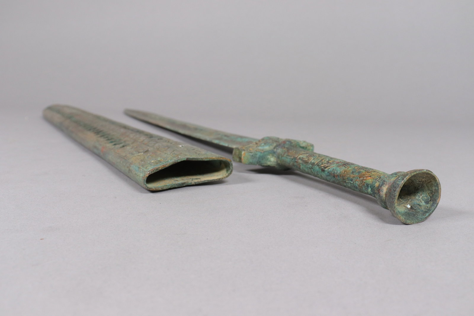 Chinese long bronze sword - 4