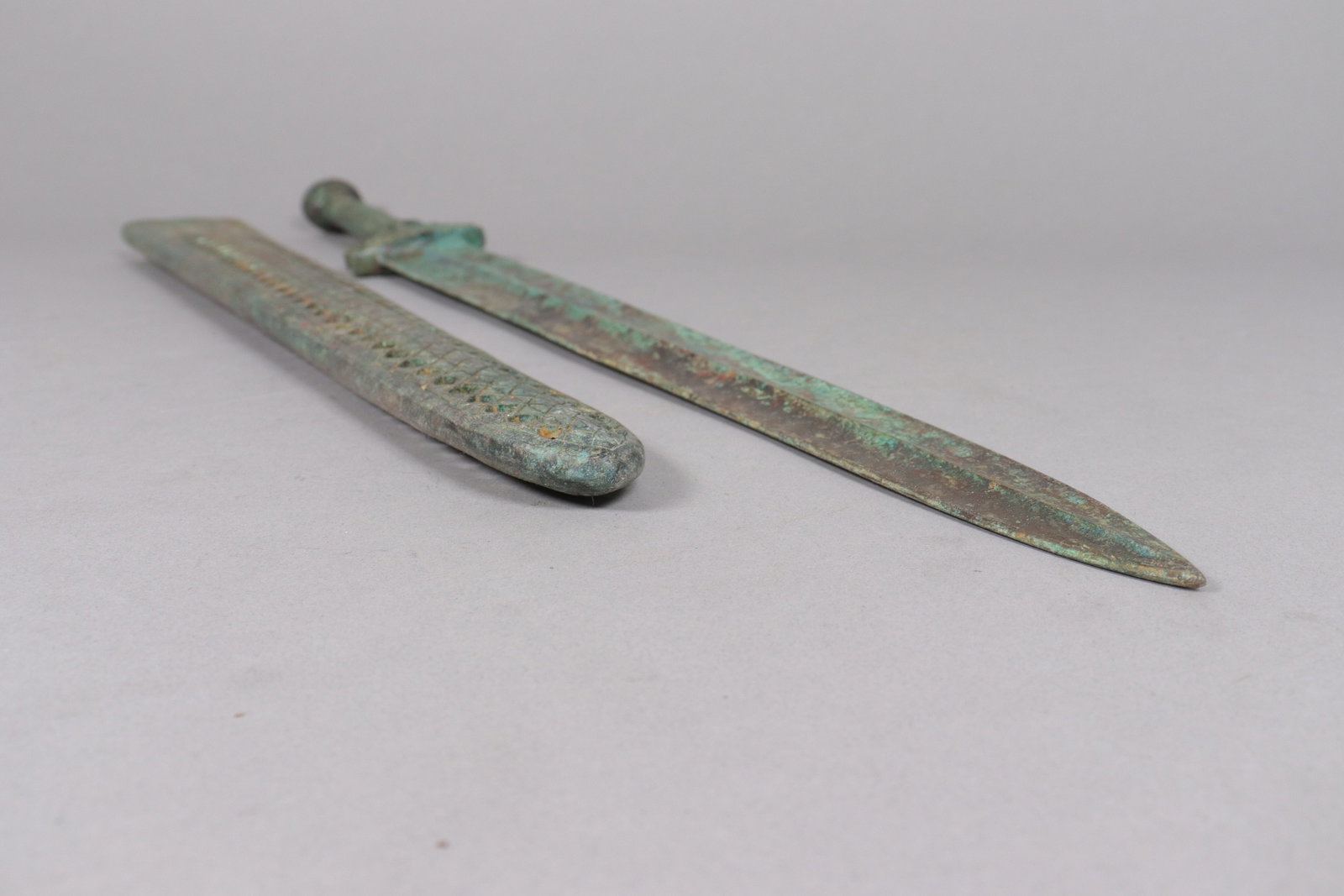 Chinese long bronze sword - 5