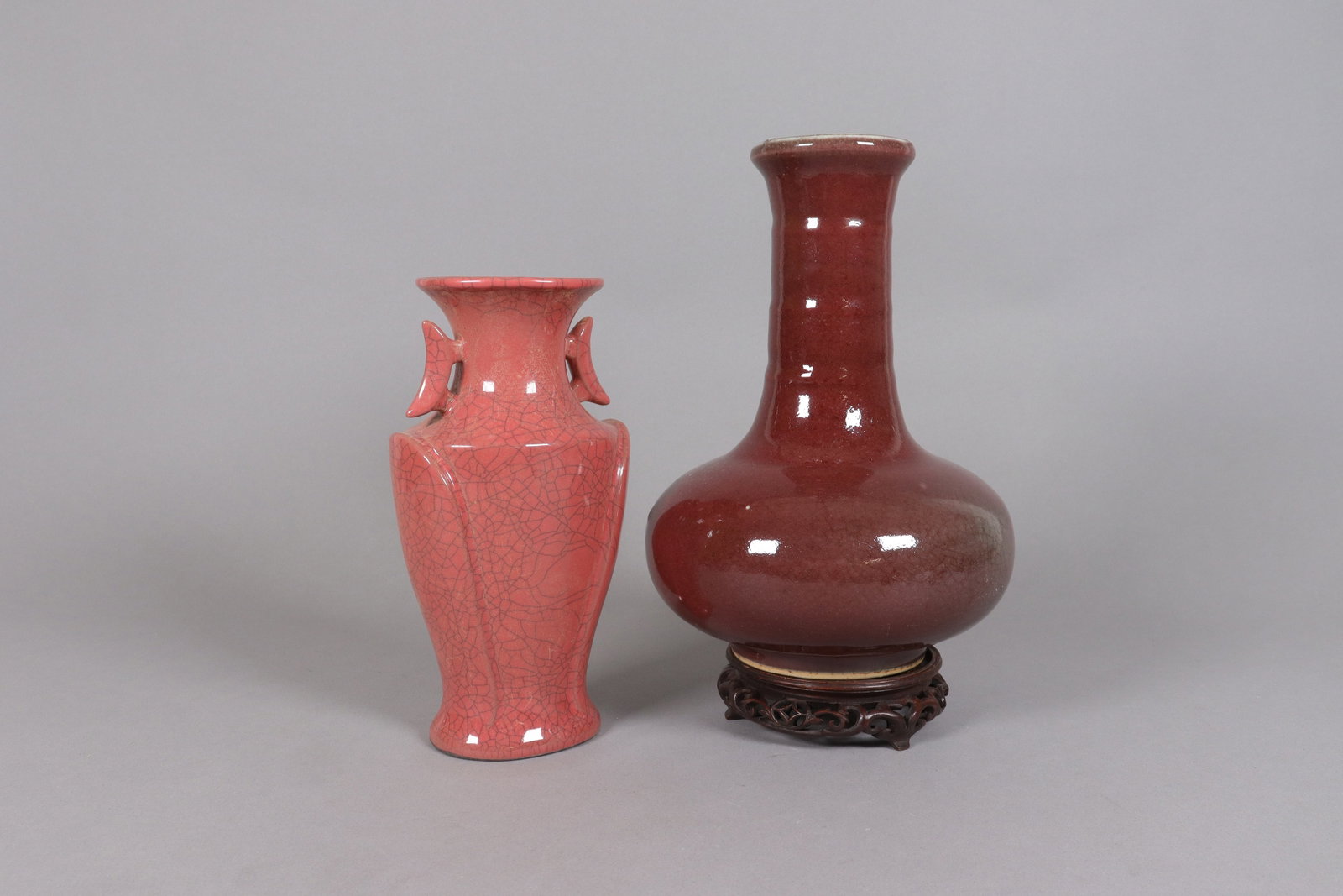 Lots Chinese fine porcelain vase: Lots Chinese fine porcelain vase. Largest H: 10.25" x W: 7."