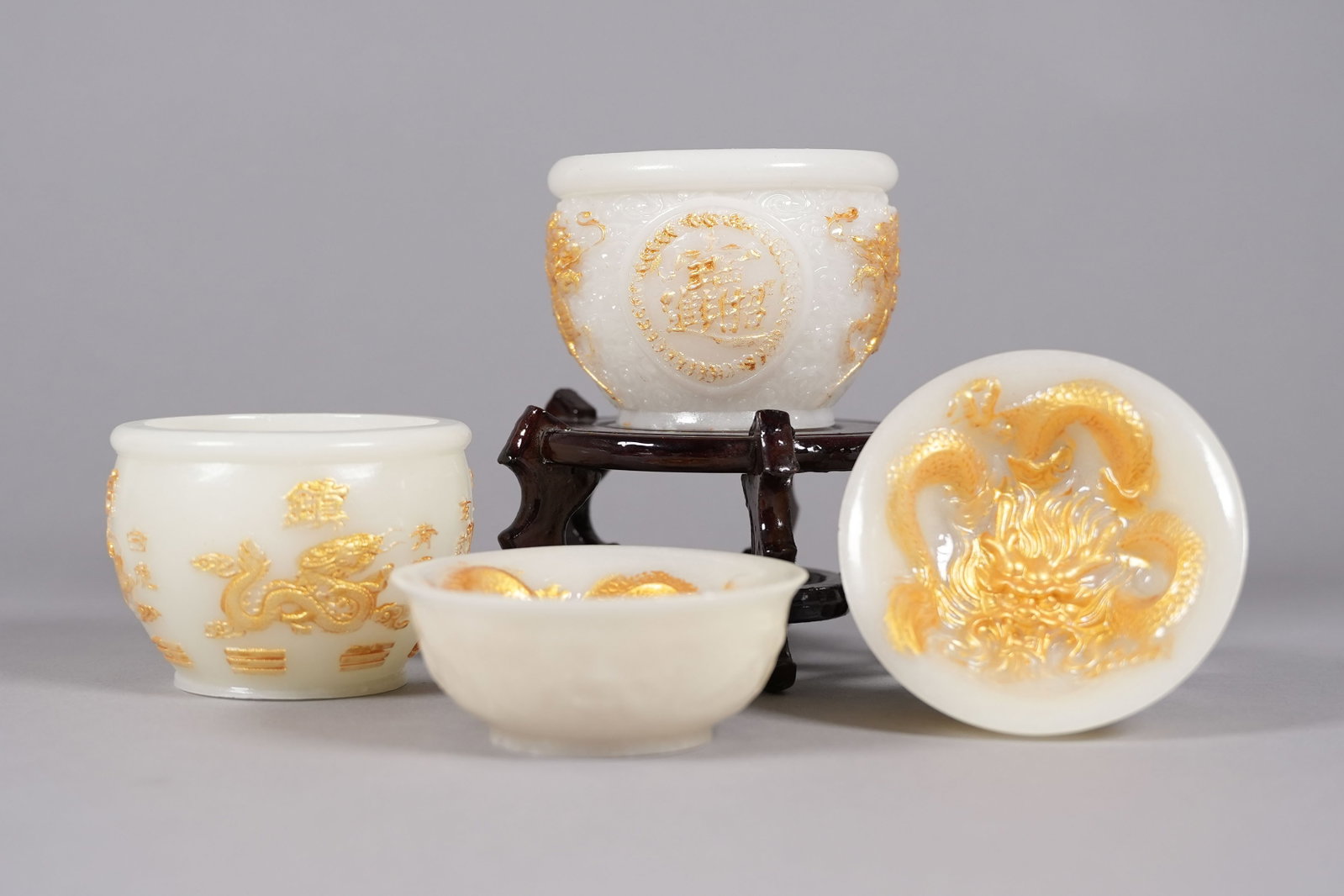 Lots Chinese fine carved items: Lots Chinese fine carved items.