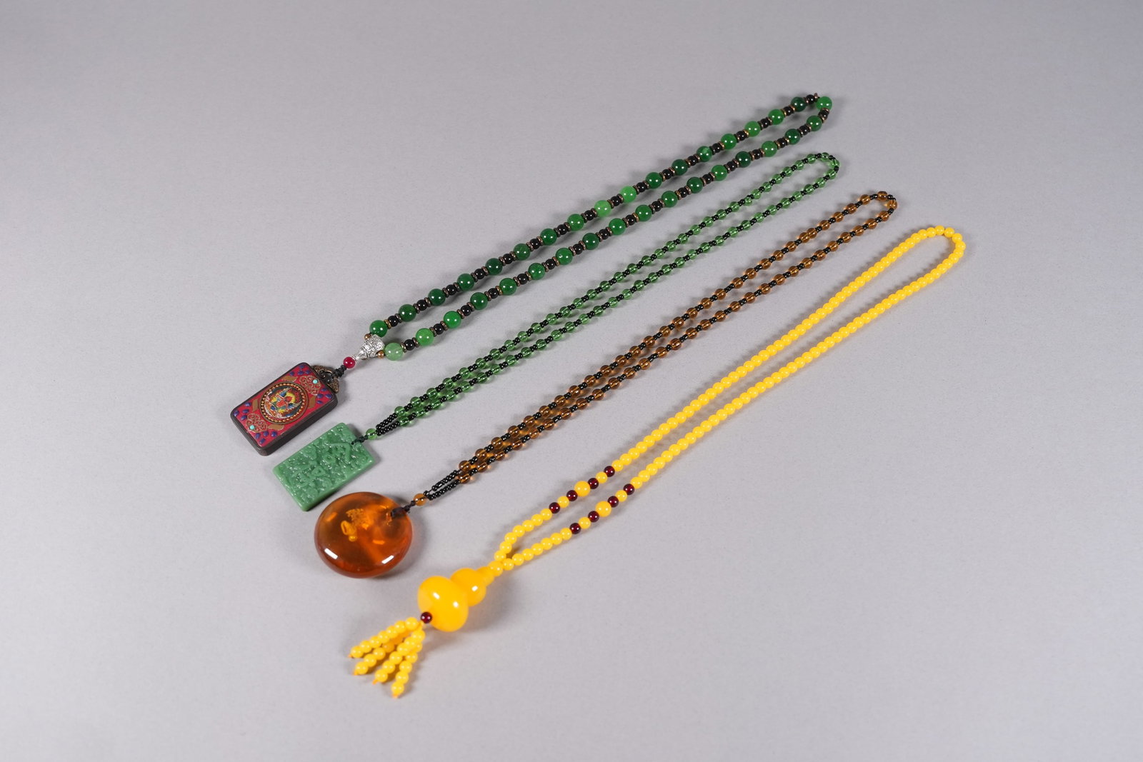 Lots Chinese fine necklaces: Lots Chinese fine necklaces.