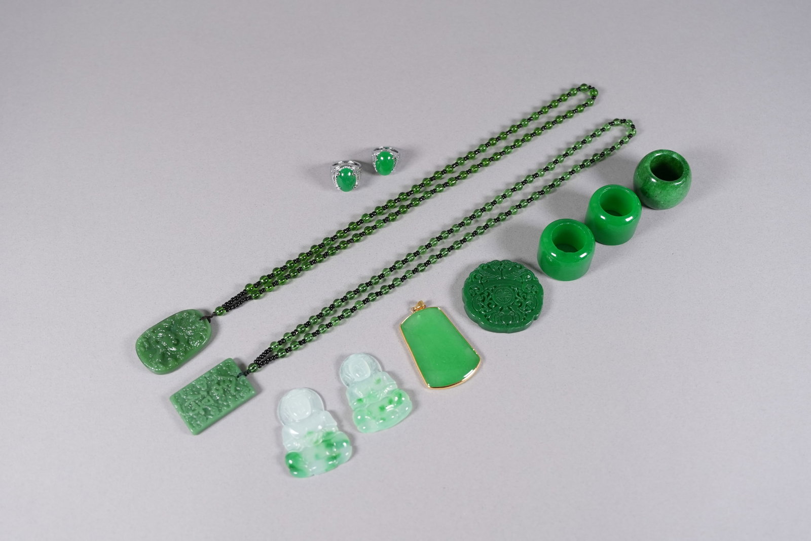 Lots Chinese apple green jewelry: Lots Chinese apple green jewelry.