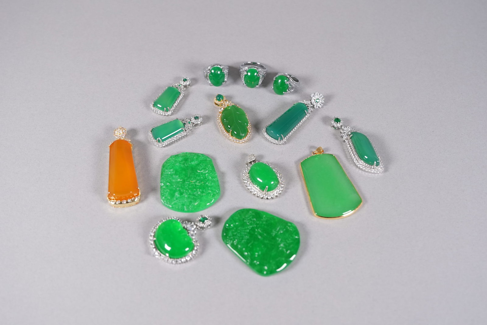 Lots Chinese fine apple green jewelry: Lots Chinese fine apple green jewelry.