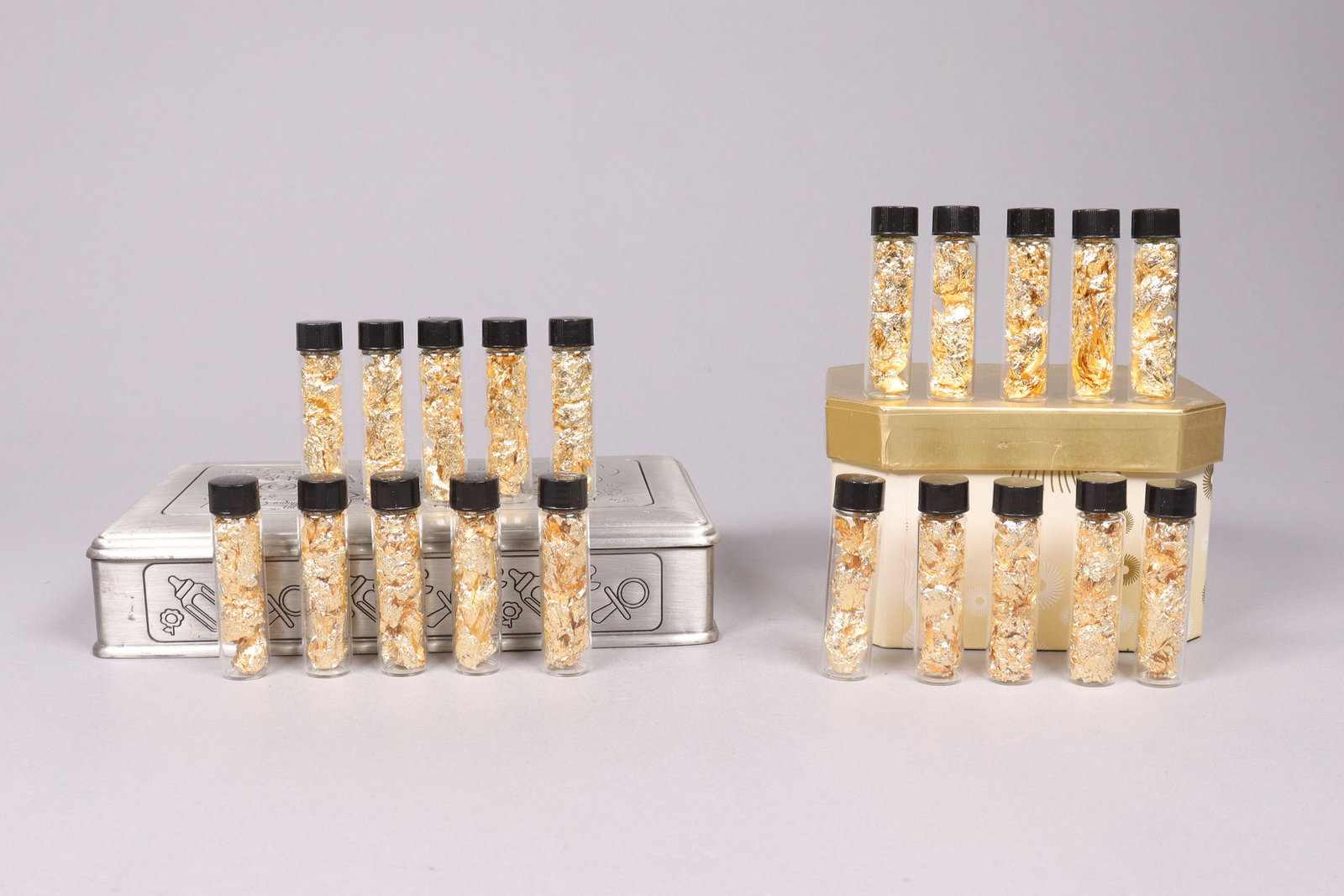 Lots gold flakes ungraded: Lots gold flakes ungraded. We do not guarantee its material, age and grading. All sales are final, no return. Condition selling it as is.