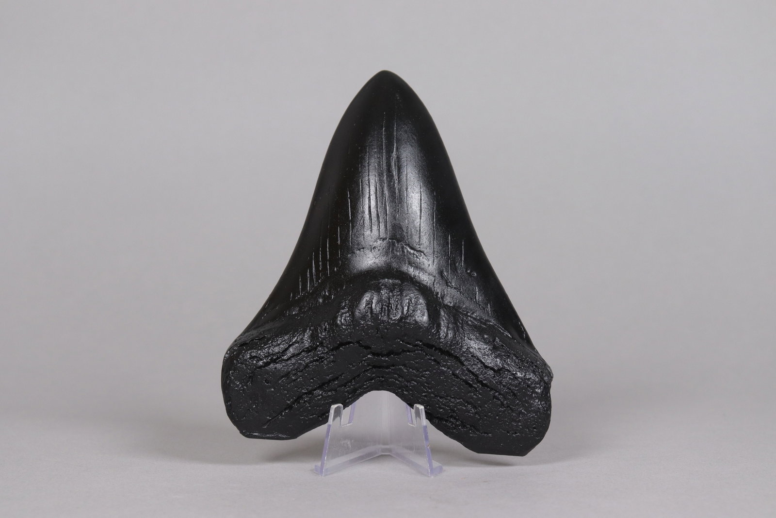 Large estate carved item: Large estate carved item. All sales are final.