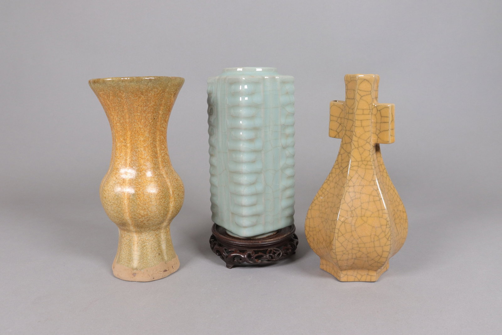Lots Chinese crackled vase: Lots Chinese fine crackled vase. Largest H: 8.75" x W: 4."