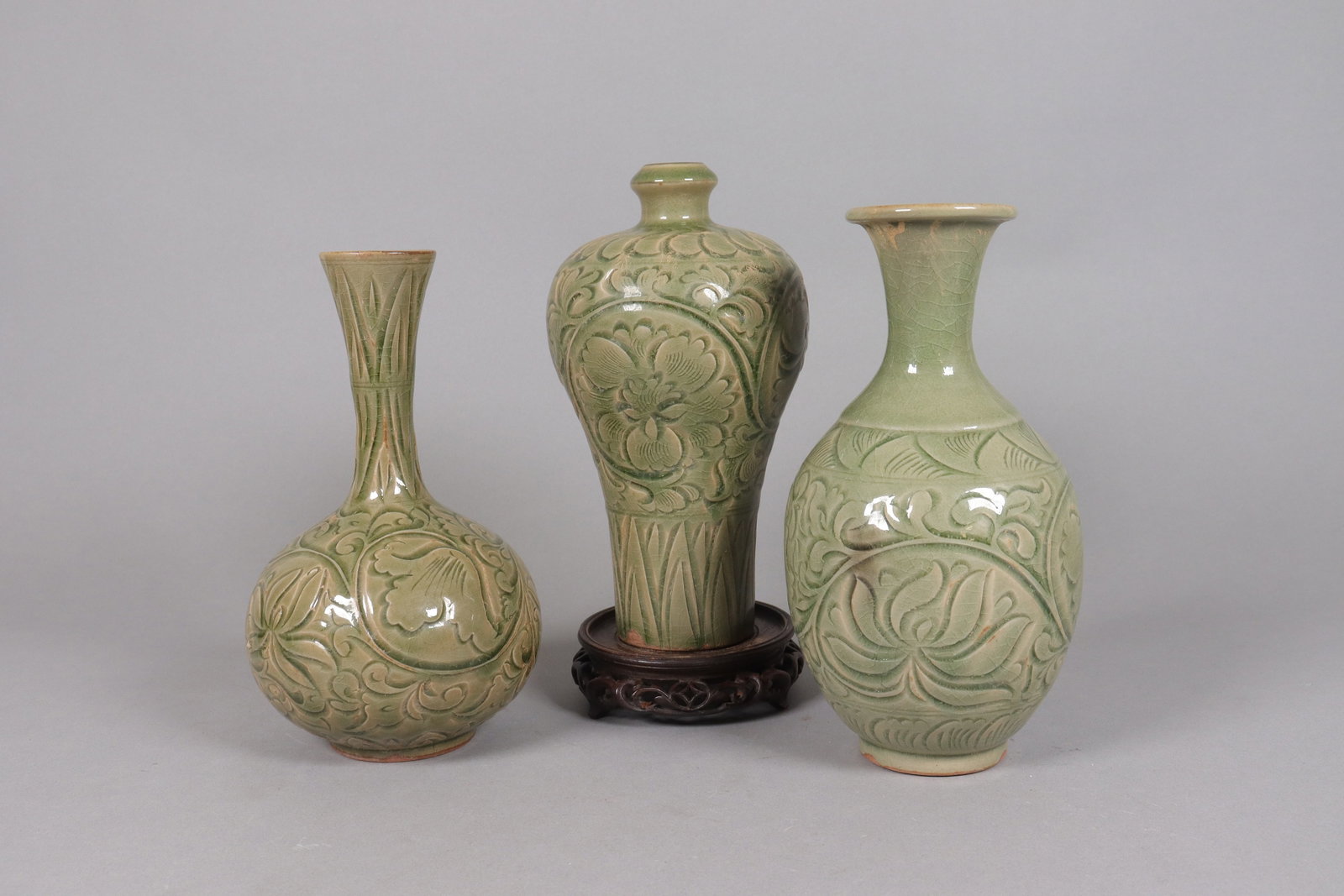3 Chinese green vase: 3 Chinese fine green vase, largest H: 9.5" x W: 5.5."