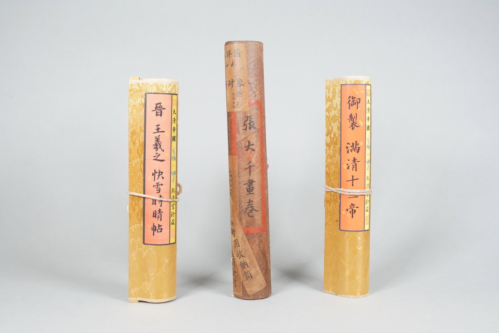 Lots Chinese art scrolls: Lots Chinese art scrolls.