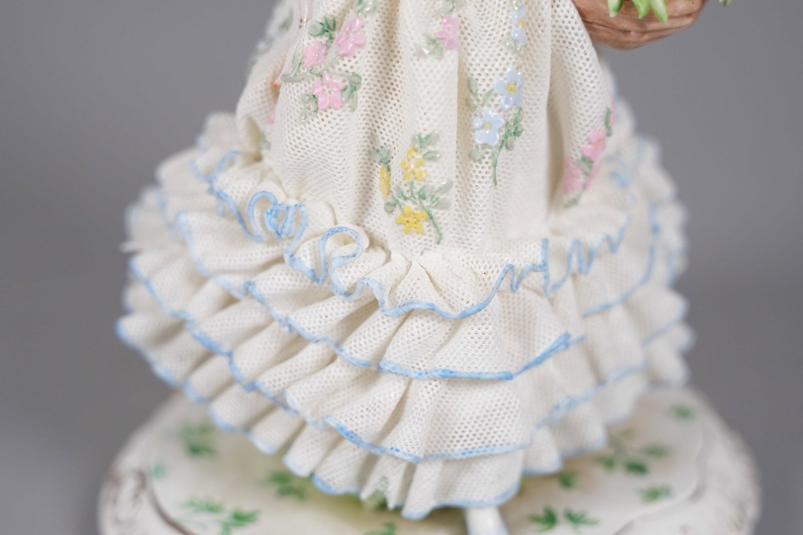 A vintage figurine - 4