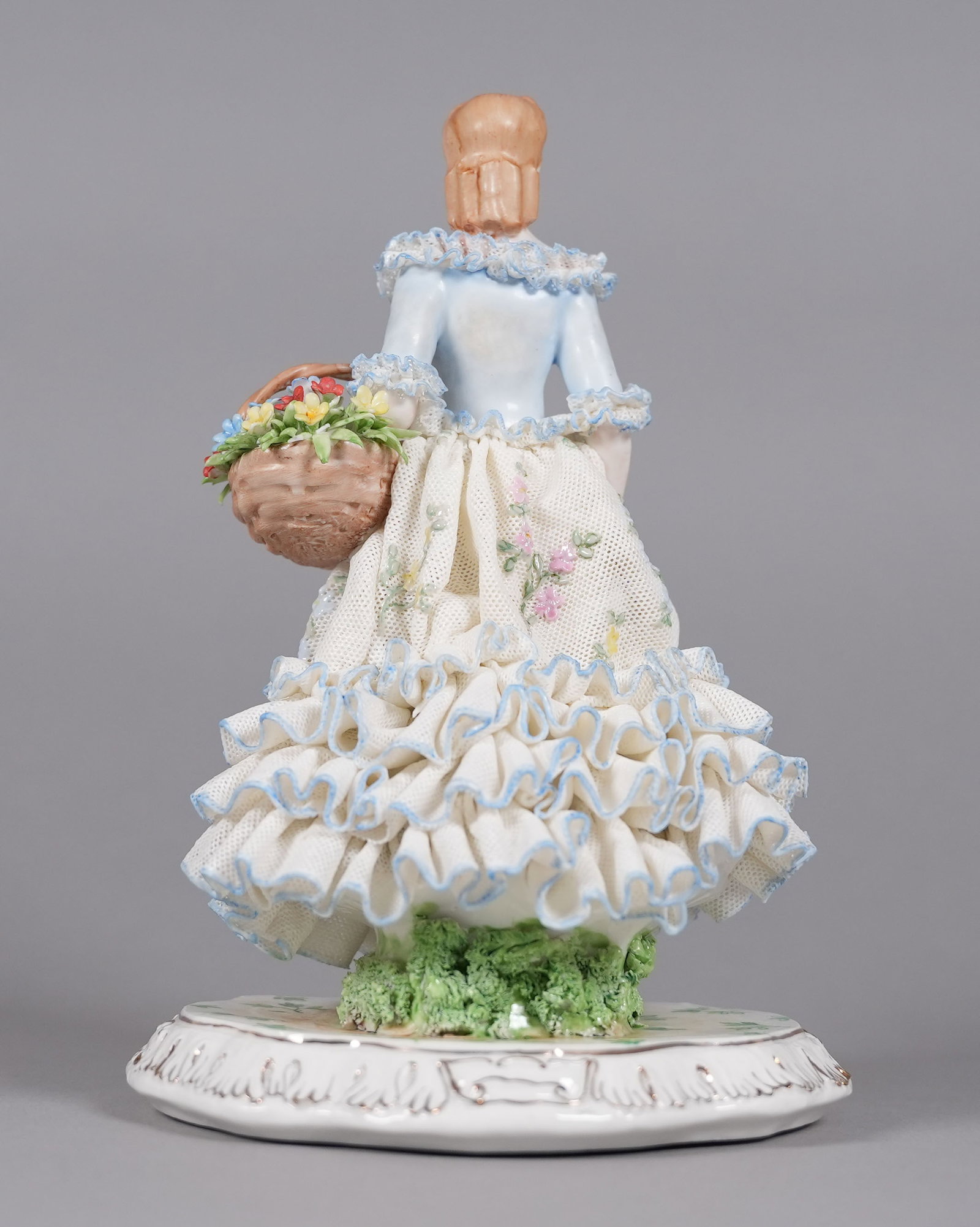 A vintage figurine - 6