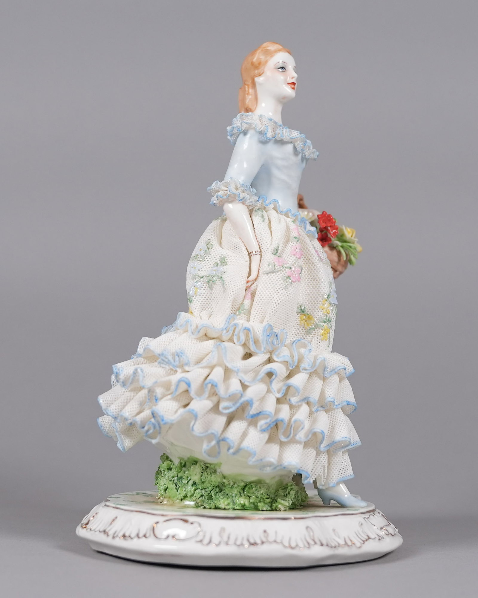 A vintage figurine - 7