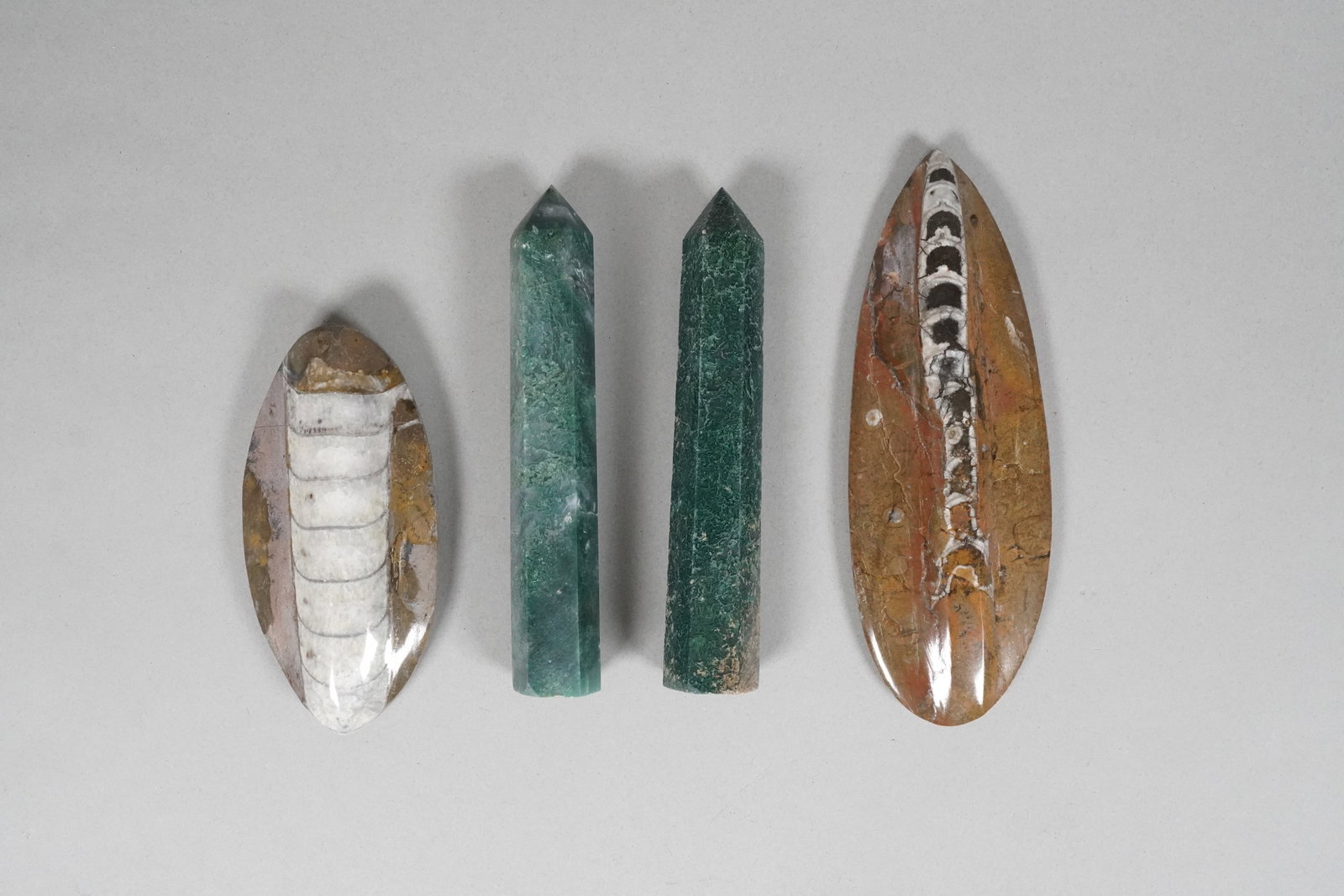 Lots geode stones estate: Lots geode stones from an estate.