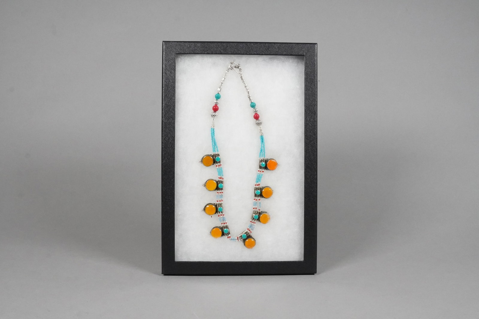 Estate fine necklace: Estate fine necklace, ungraded. All sales are final, no return.