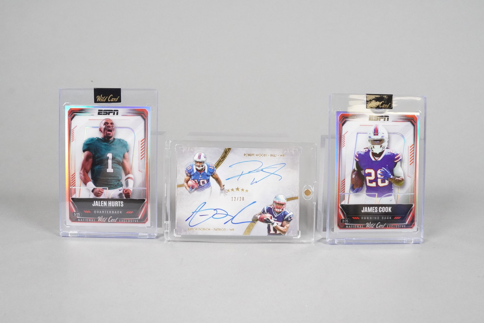 Lots NFL football cards: Lots NFL football cards, one was signed by player 12/20.