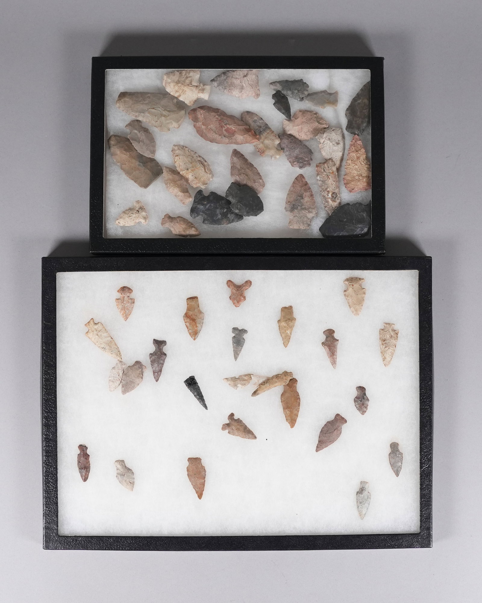 Lots Native American antique arrowheads: Lots Native American antique arrowheads. From a major estate.