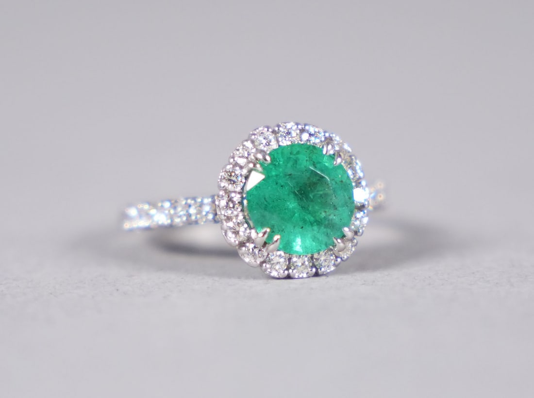 Platinum natural emerald diamond ring - 2