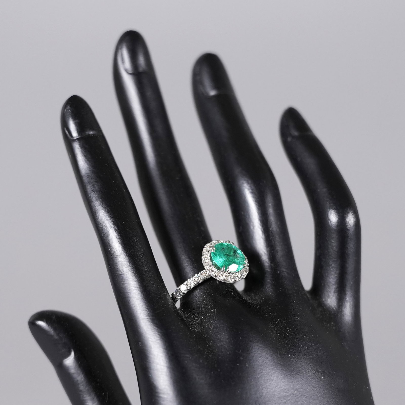 Platinum natural emerald diamond ring - 7