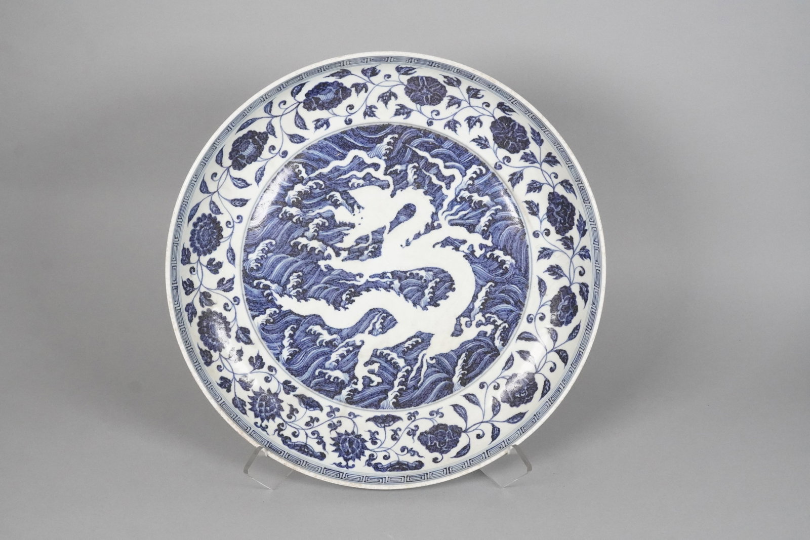 Chinese fine b/w charger plate: Chinese fine blue and white charger plate. H: 2.6" x W: 16."