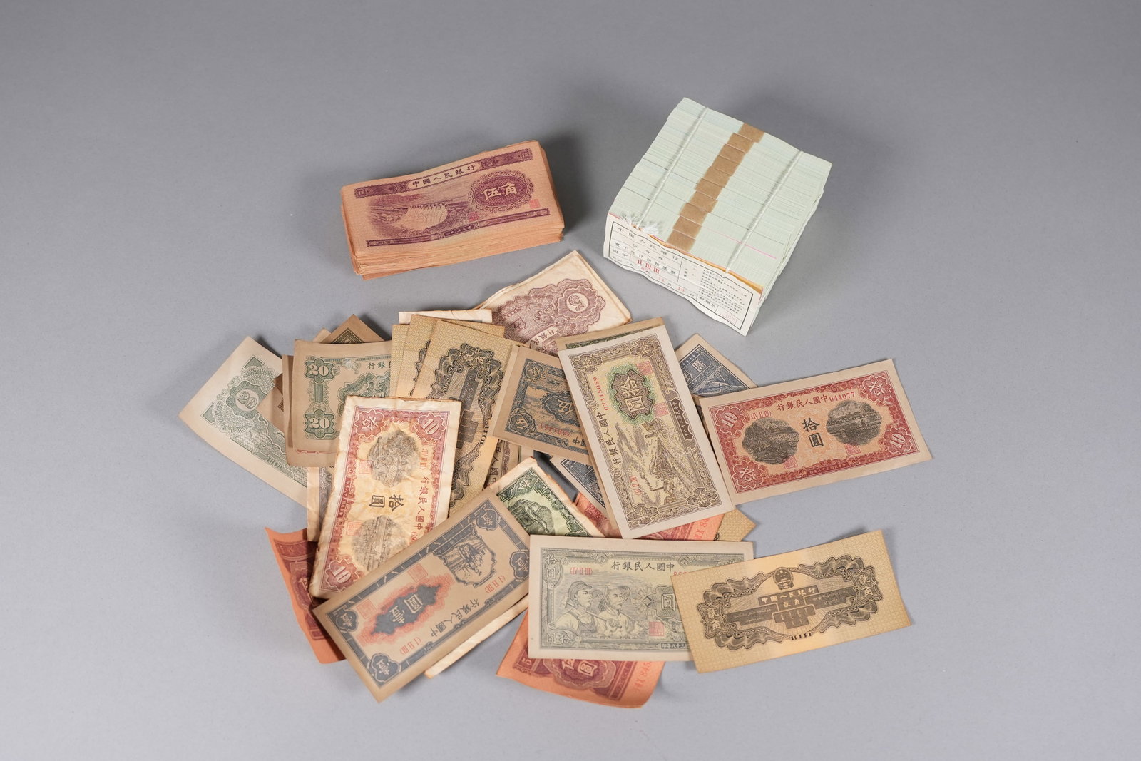 Lots Chinese currency ungraded (1 of 6)