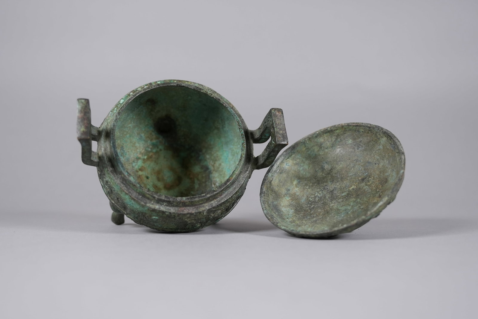 2 Chinese bronze vessels - 3