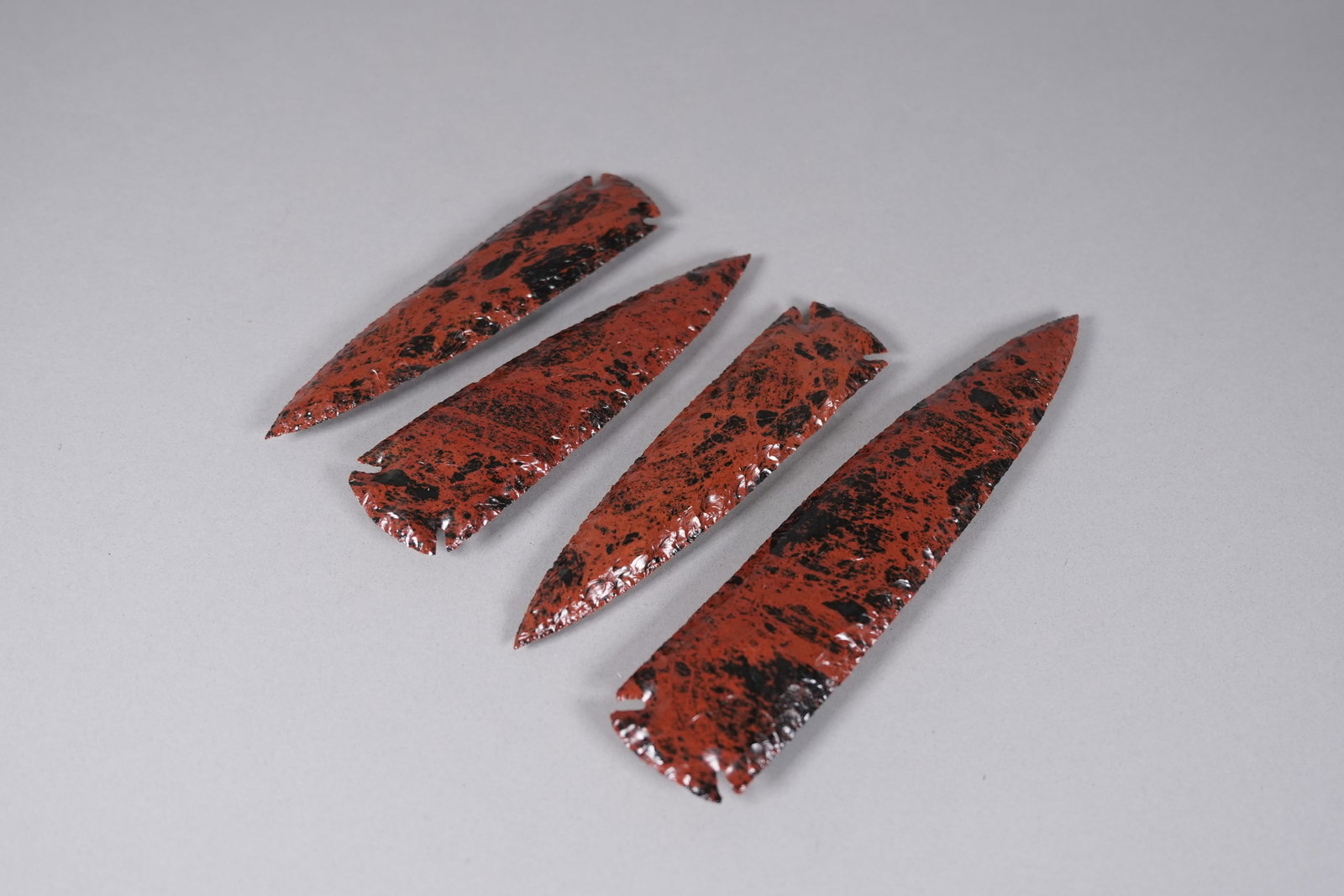 Lots vintage obsidian spearheads: Lots vintage obsidian spearheads.
