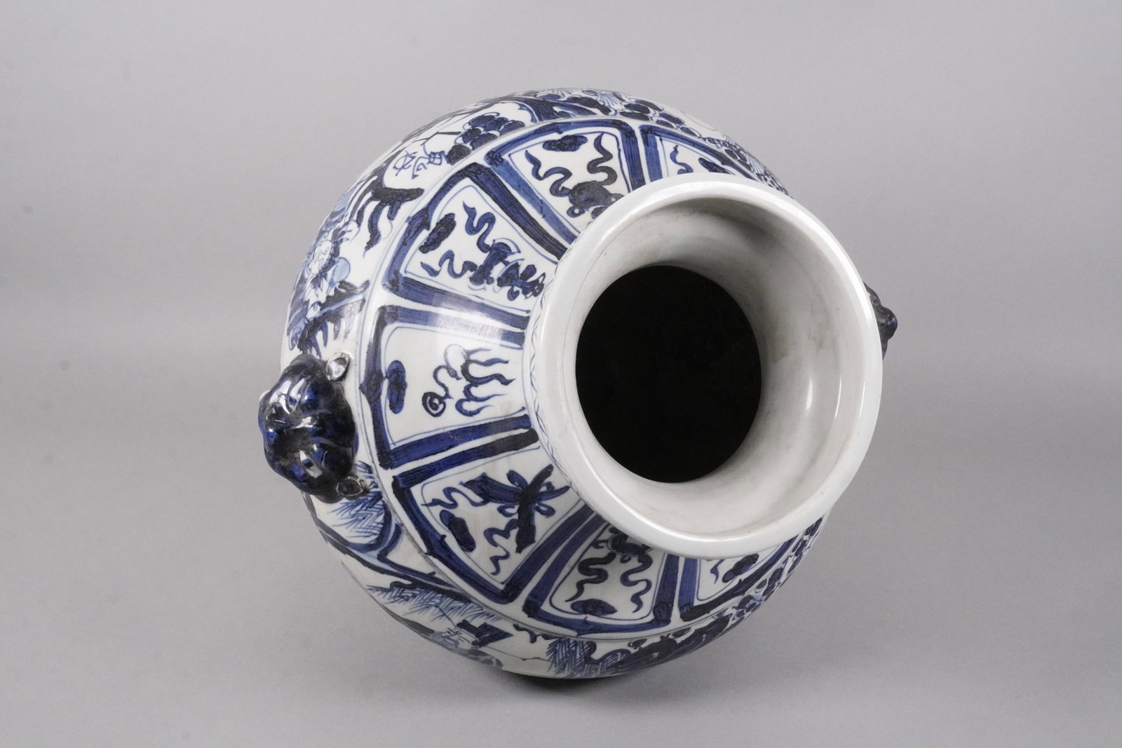 Chinese large b/w handled vase - 3