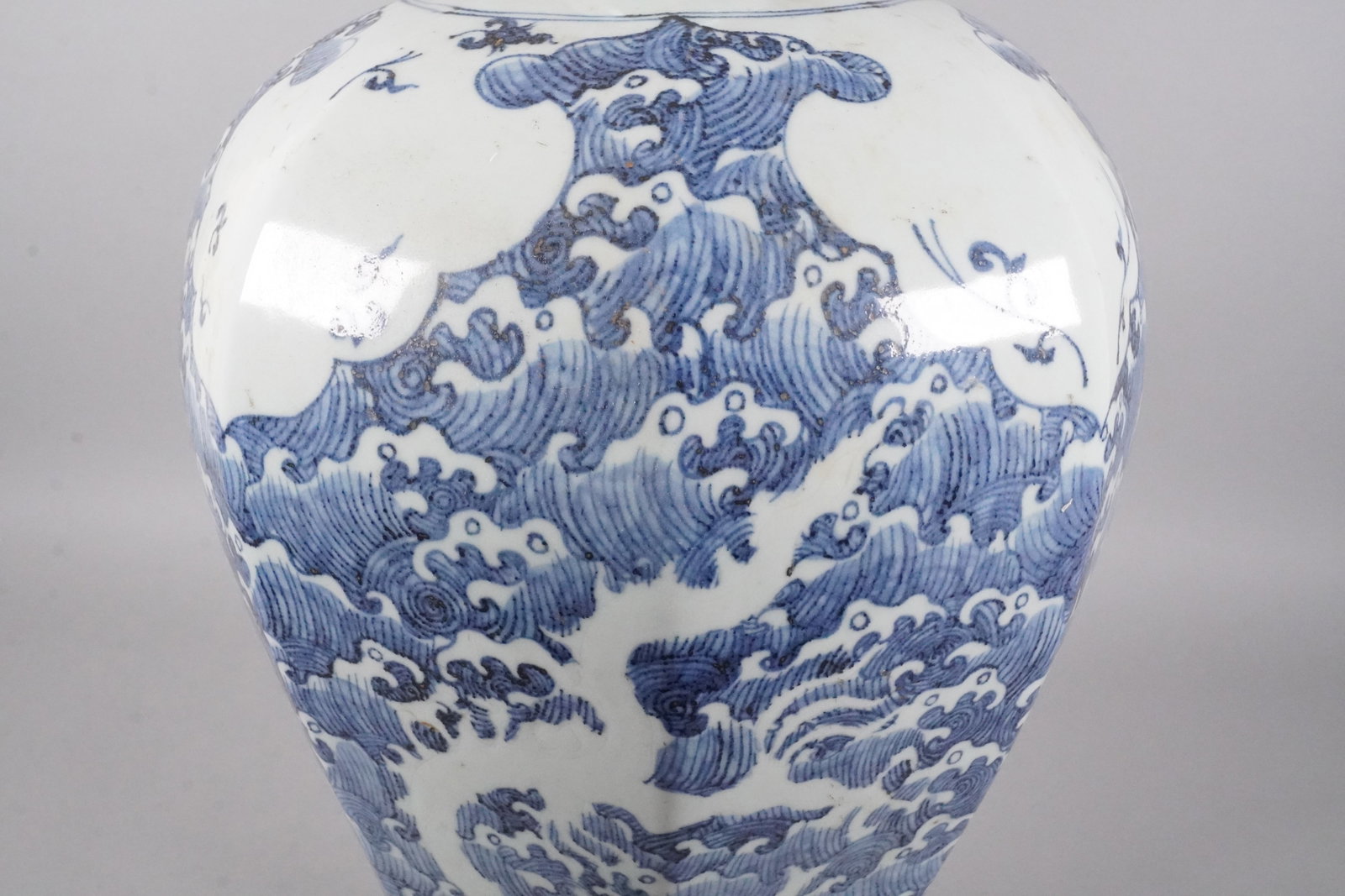 Chinese massive b/w dragon vase - 5
