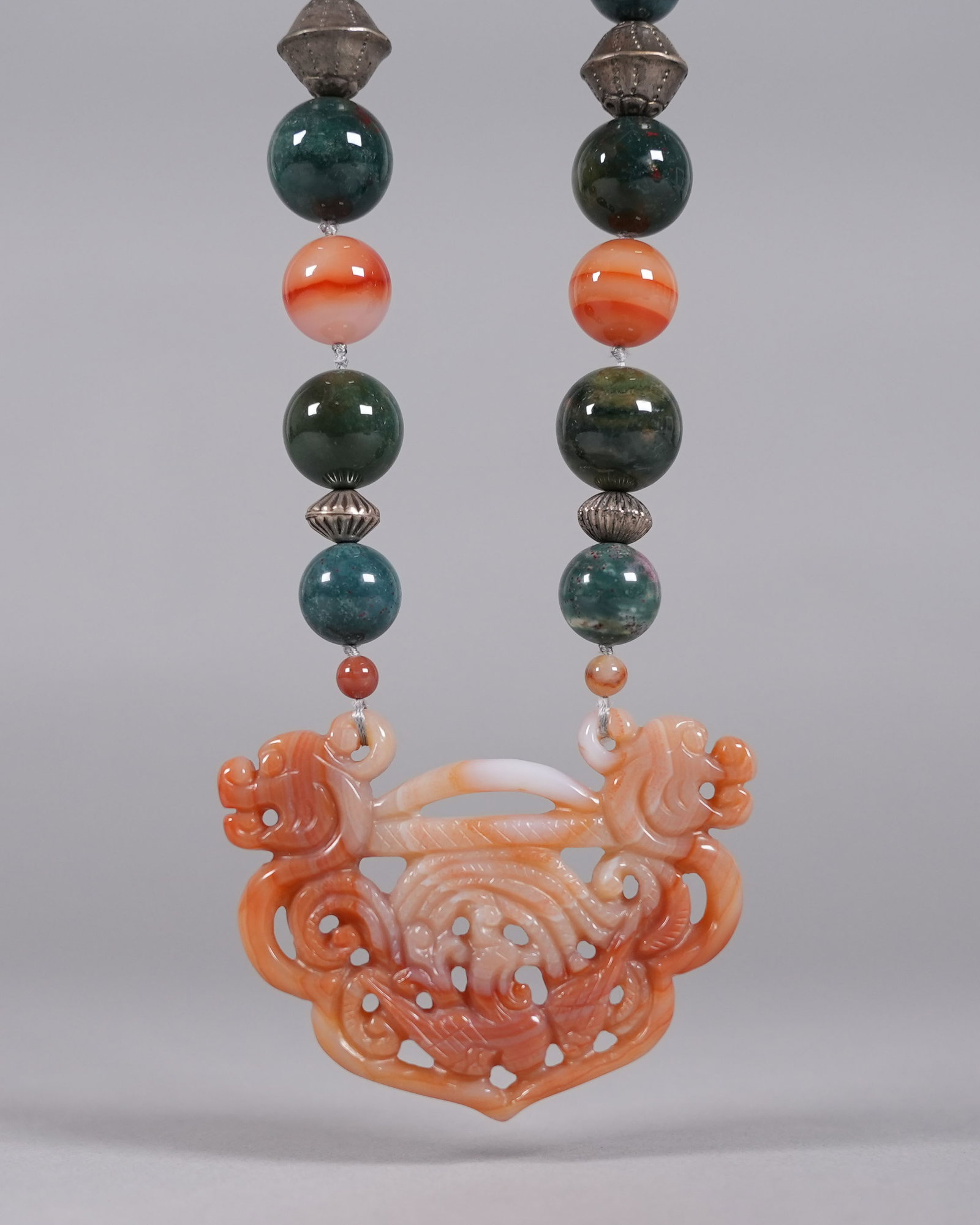 Chinese antique necklace: Chinese antique fine necklace.