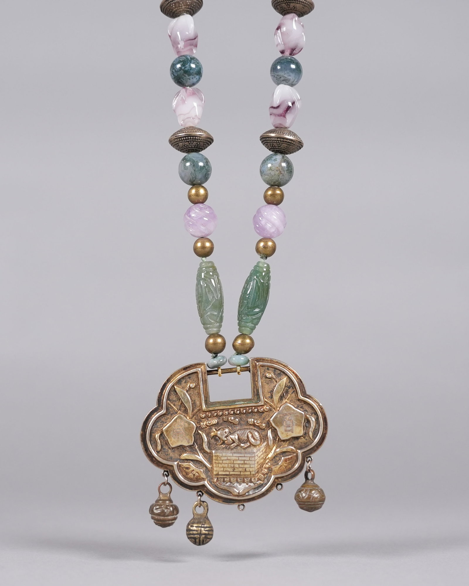 Chinese antique necklace: Chinese antique fine necklace.