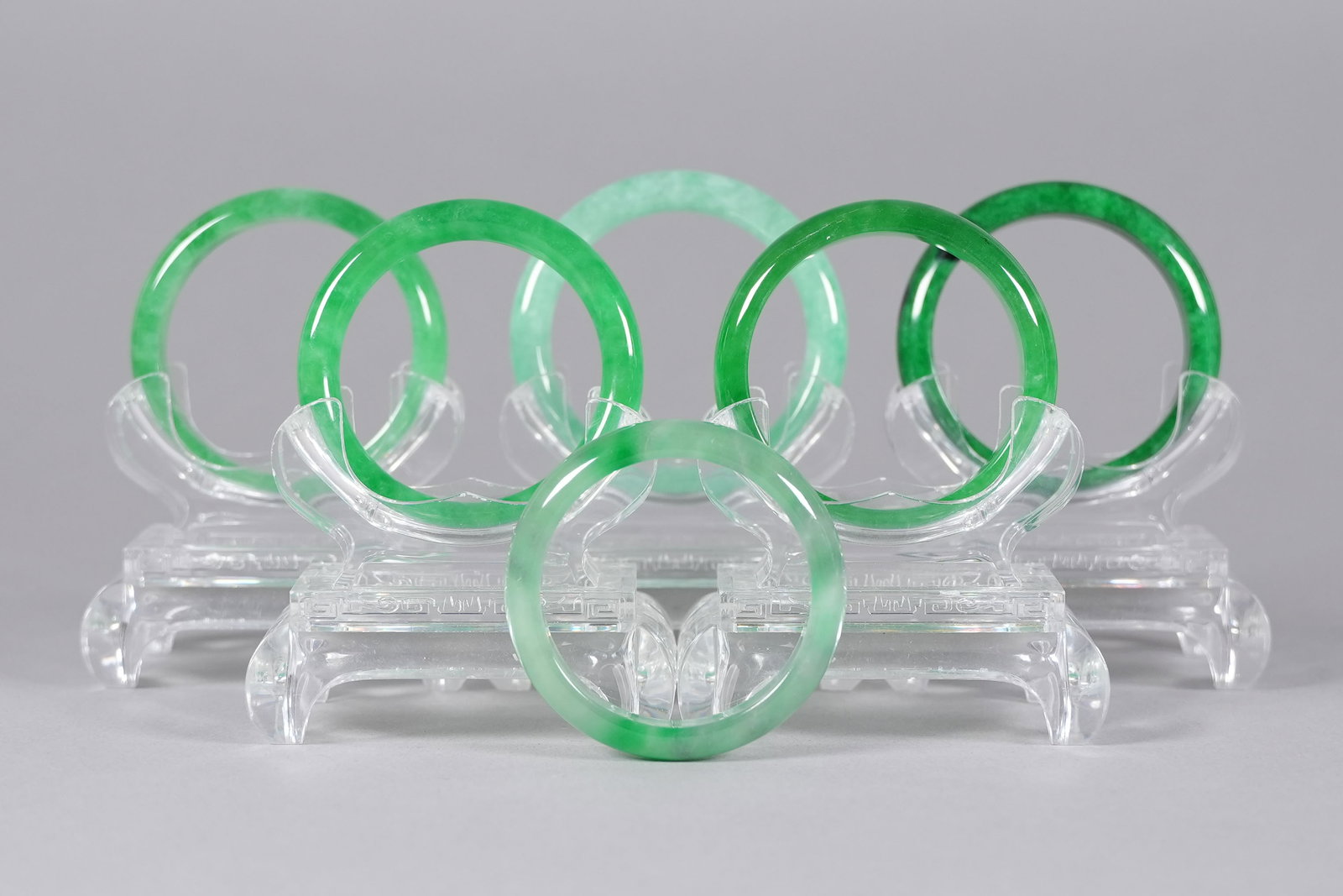 Lots Chinese apple green bangles: Lots Chinese apple green bangles.