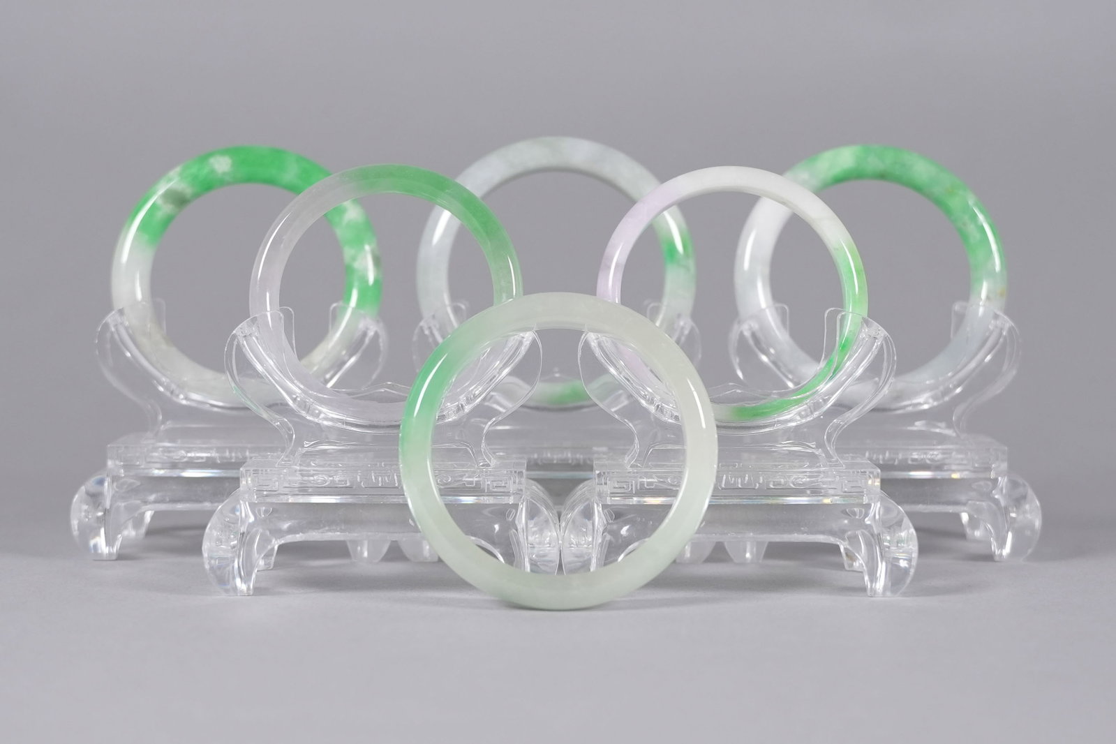 Lots Chinese fine bangles: Lots Chinese fine bangles.