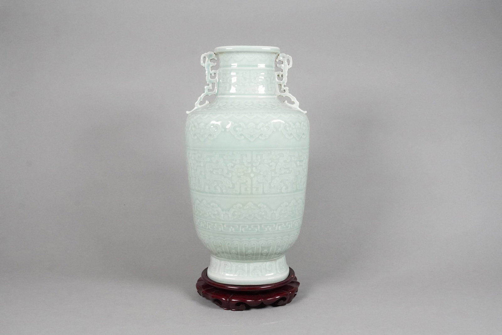Chinese fine celadon vase (1 of 8)