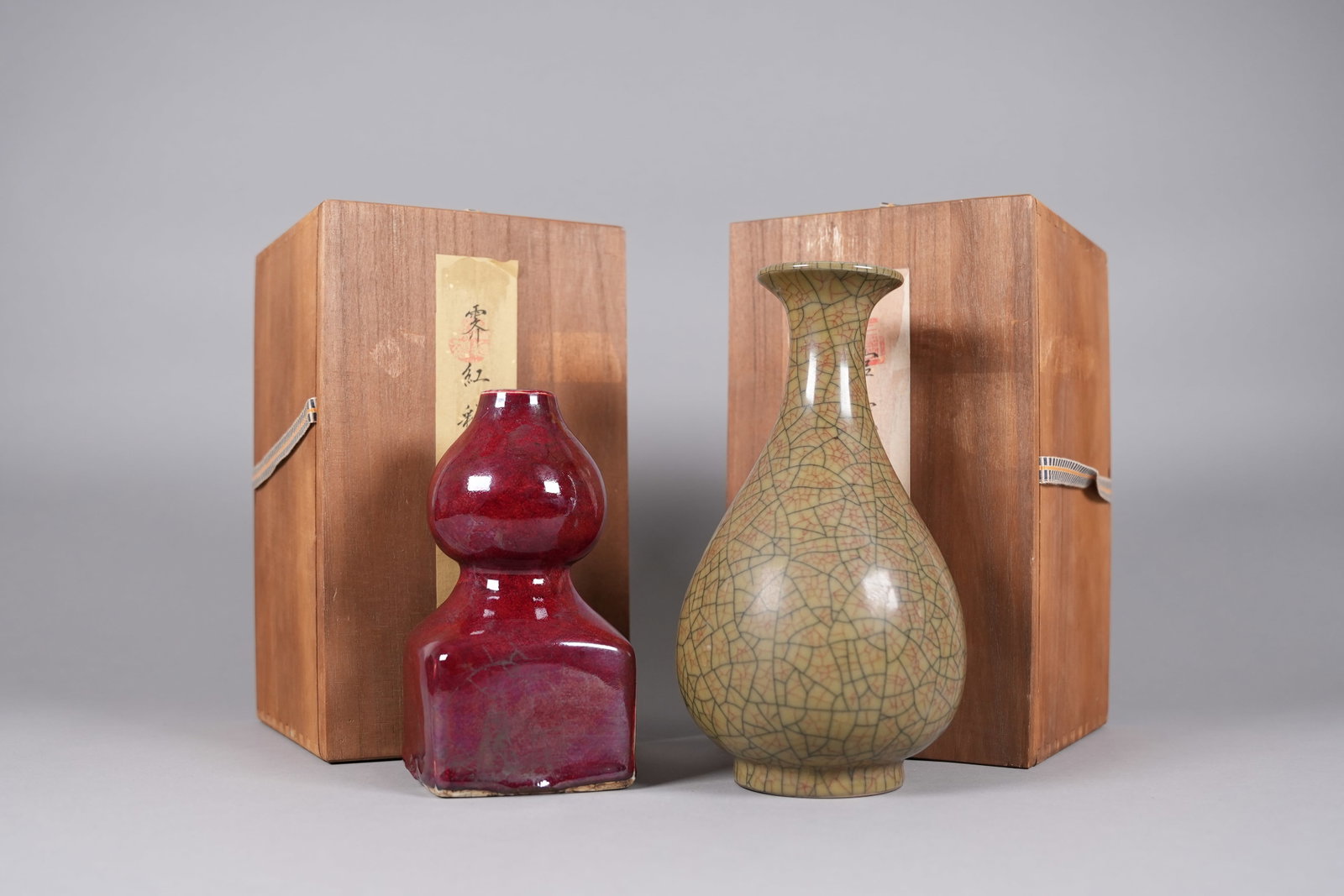 2 Chinese fine porcelains with box: 2 Chinese fine porcelains with wooden box. Largest H: 9.1" x W: 5.3."