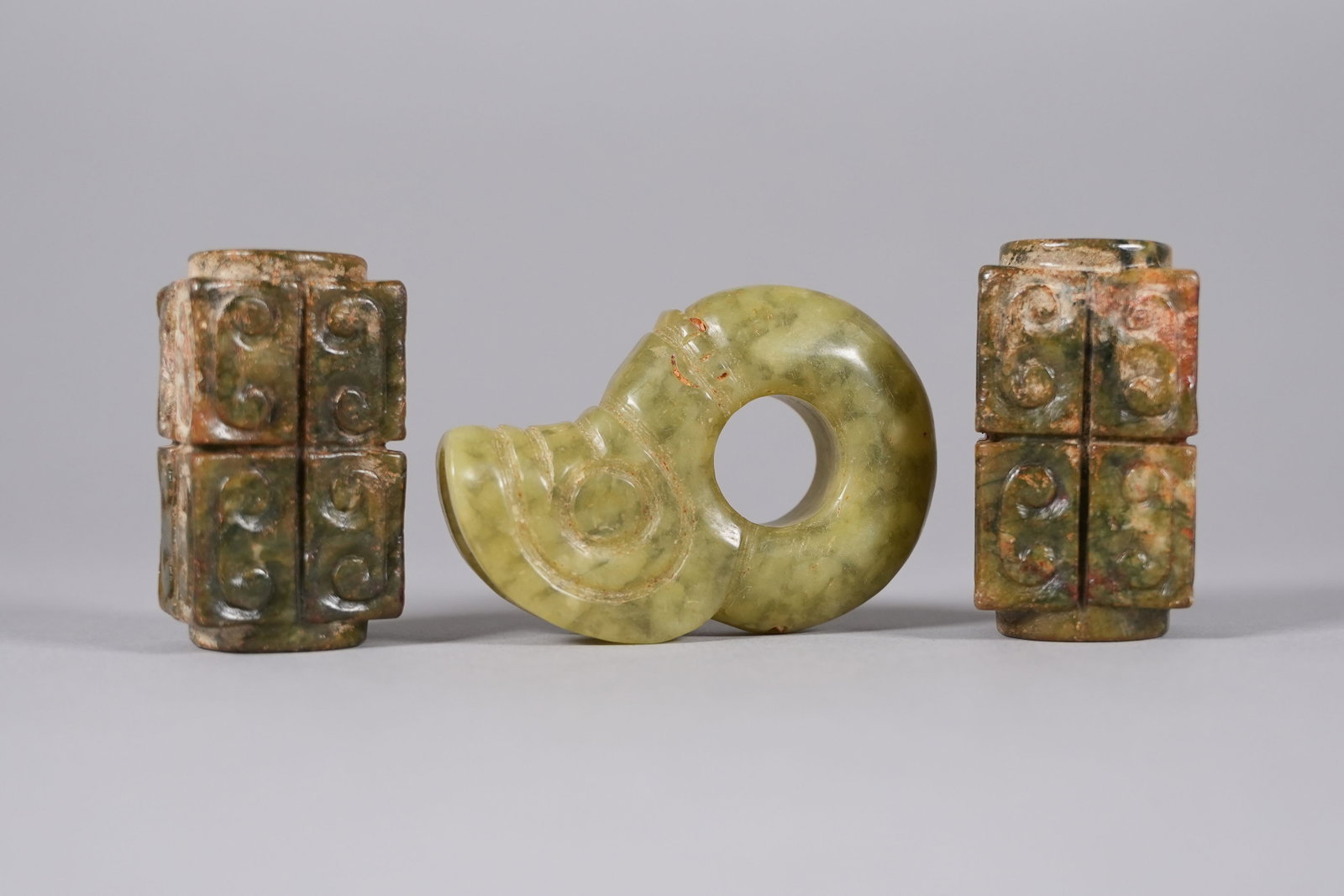 Lots Chinese carved items: Lots Chinese carved items.