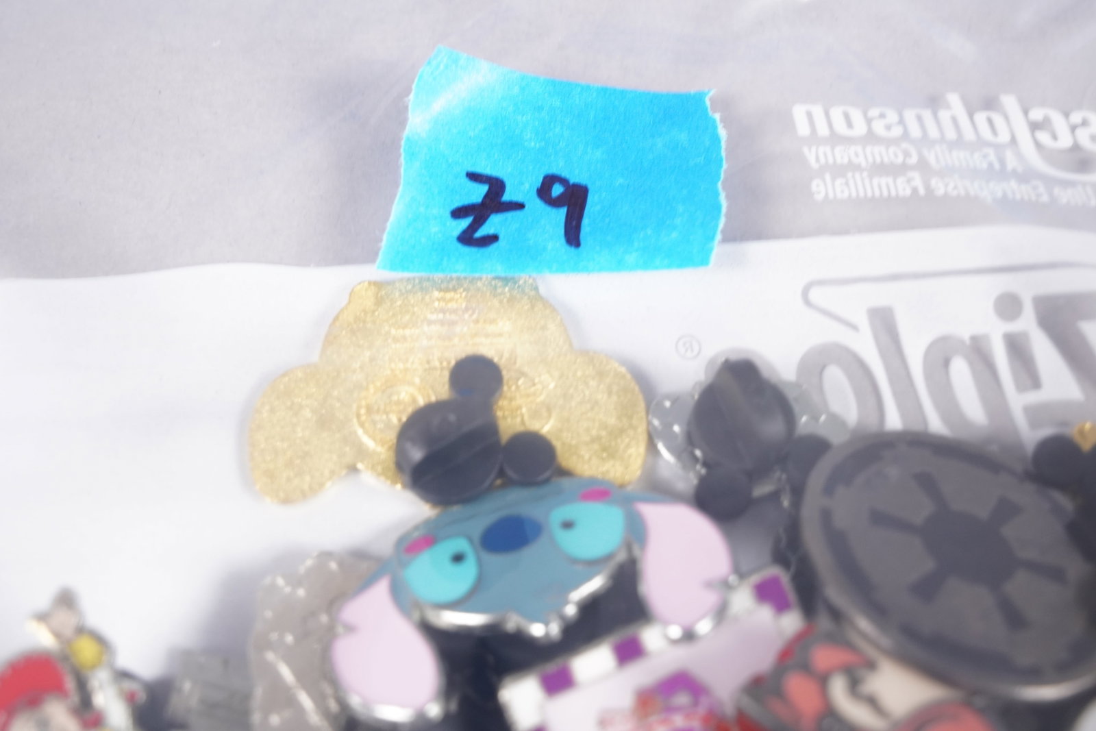 Lots Disney pins - 6