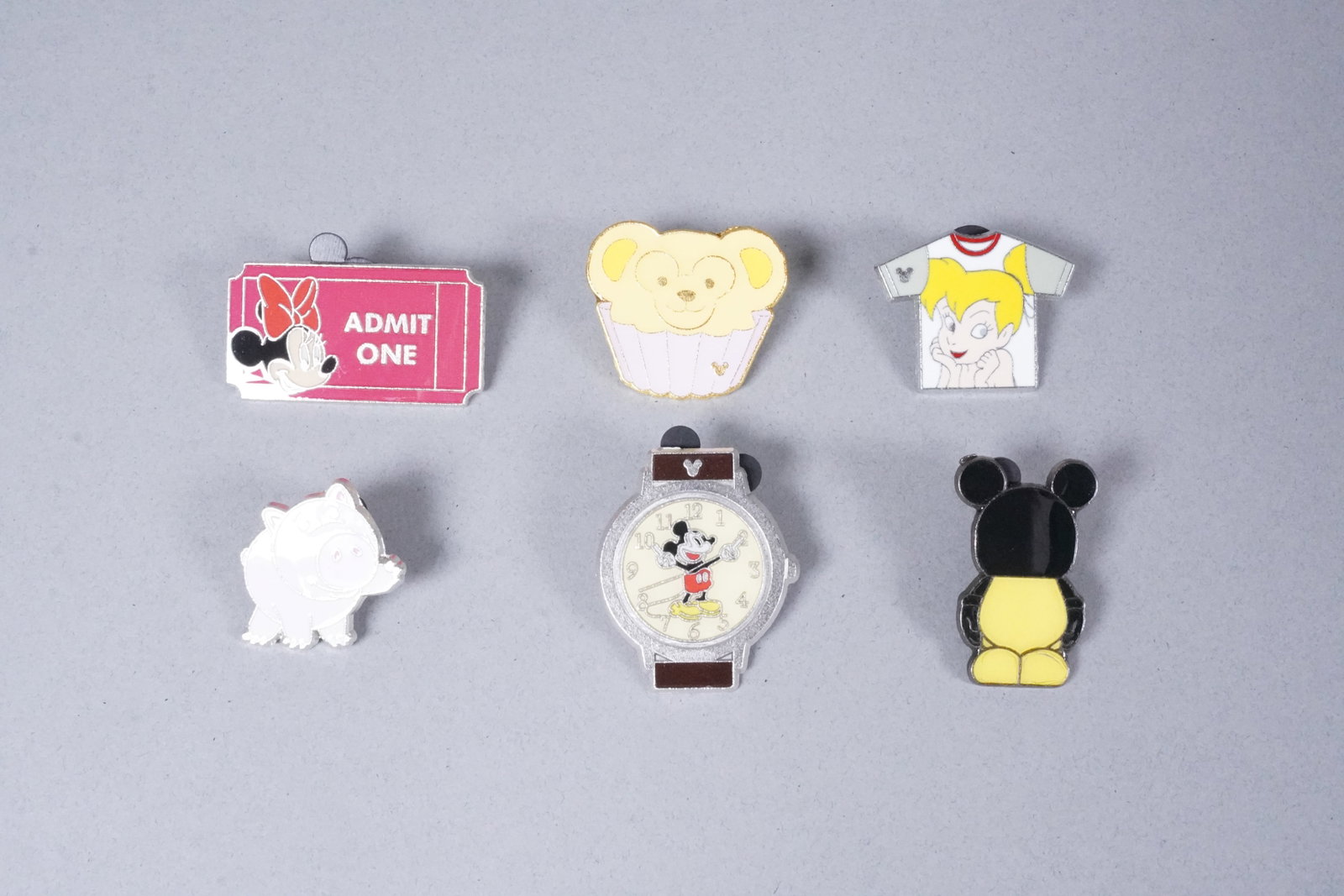 Lots Disney pins - 3