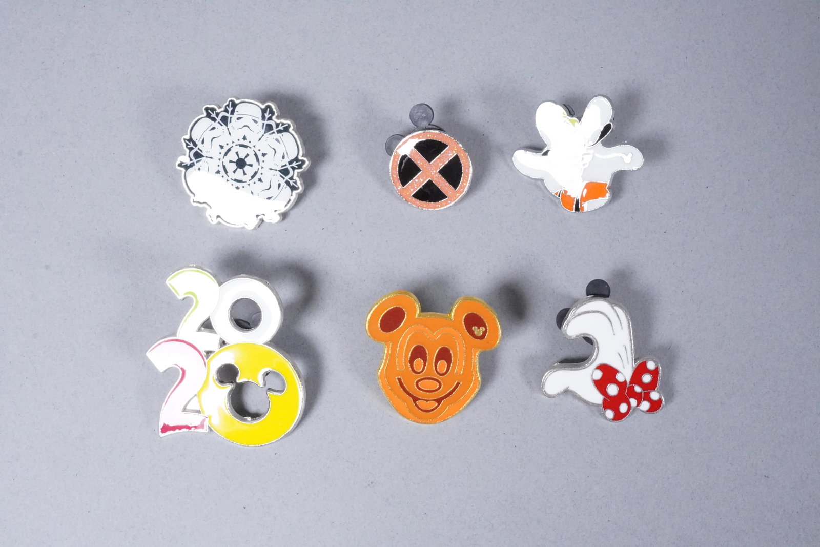 Lots Disney pins - 3