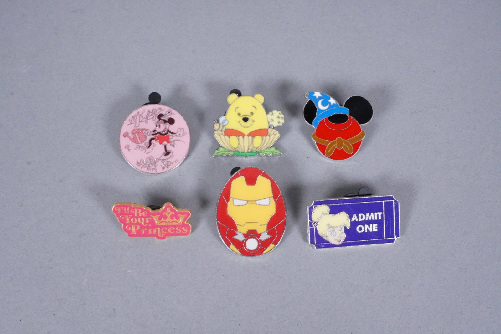 Lots Disney pins - 5