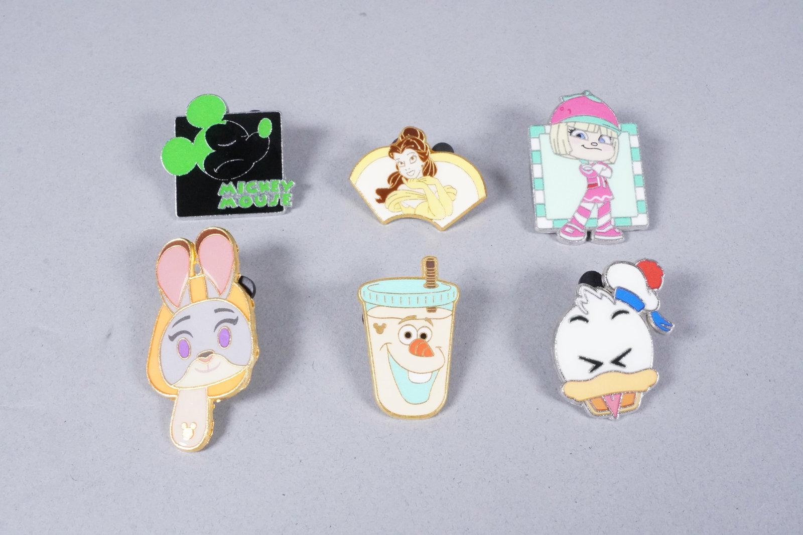 Lots Disney pins - 2