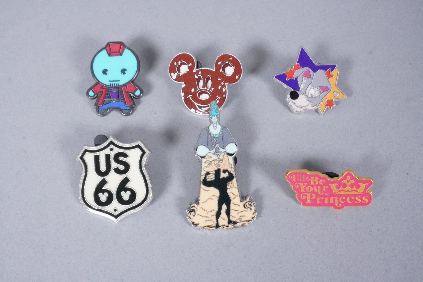 Lots Disney pins - 4