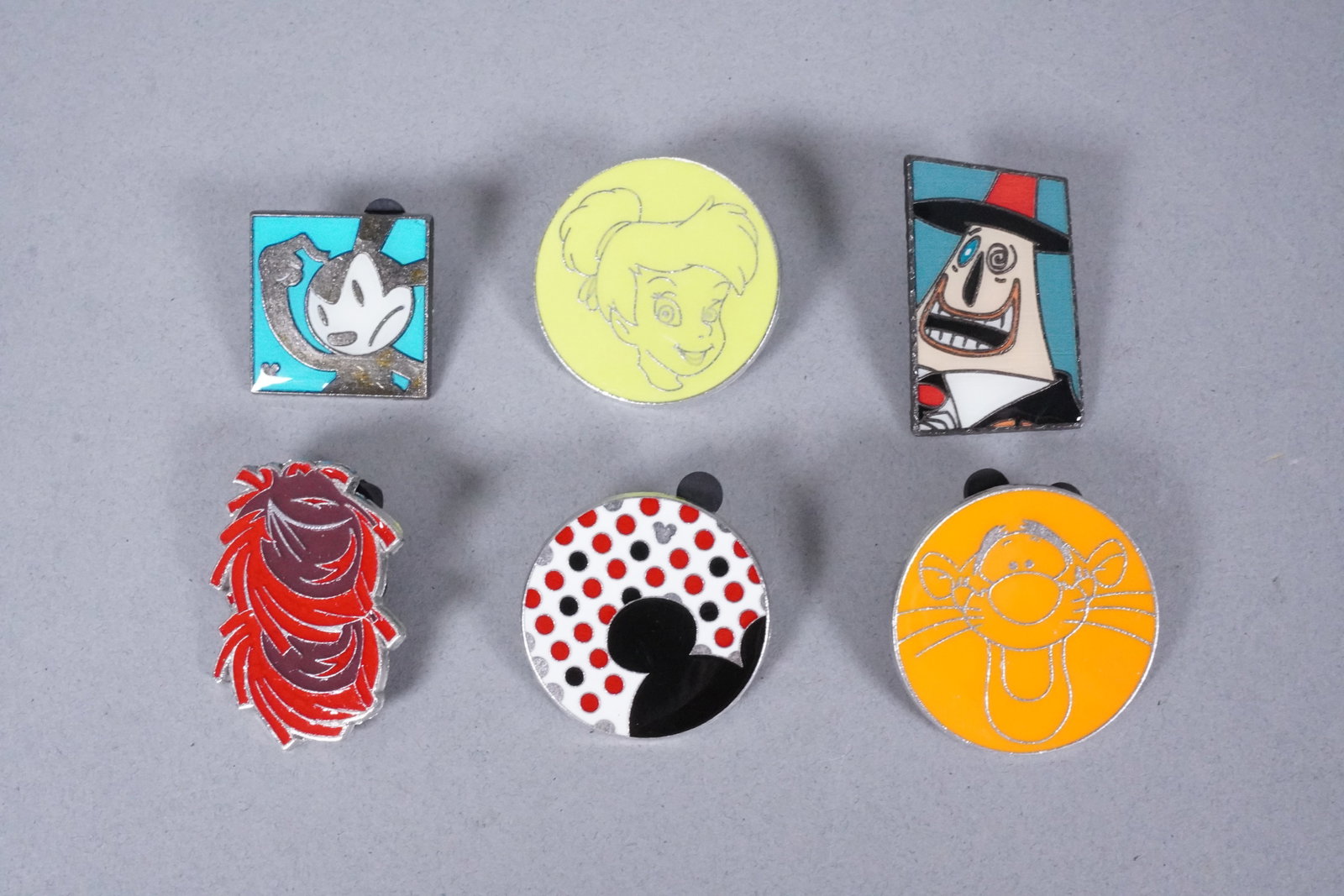 Lots Disney pins - 5