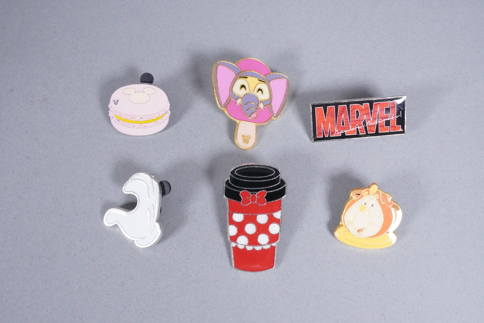 Lots Disney pins - 2